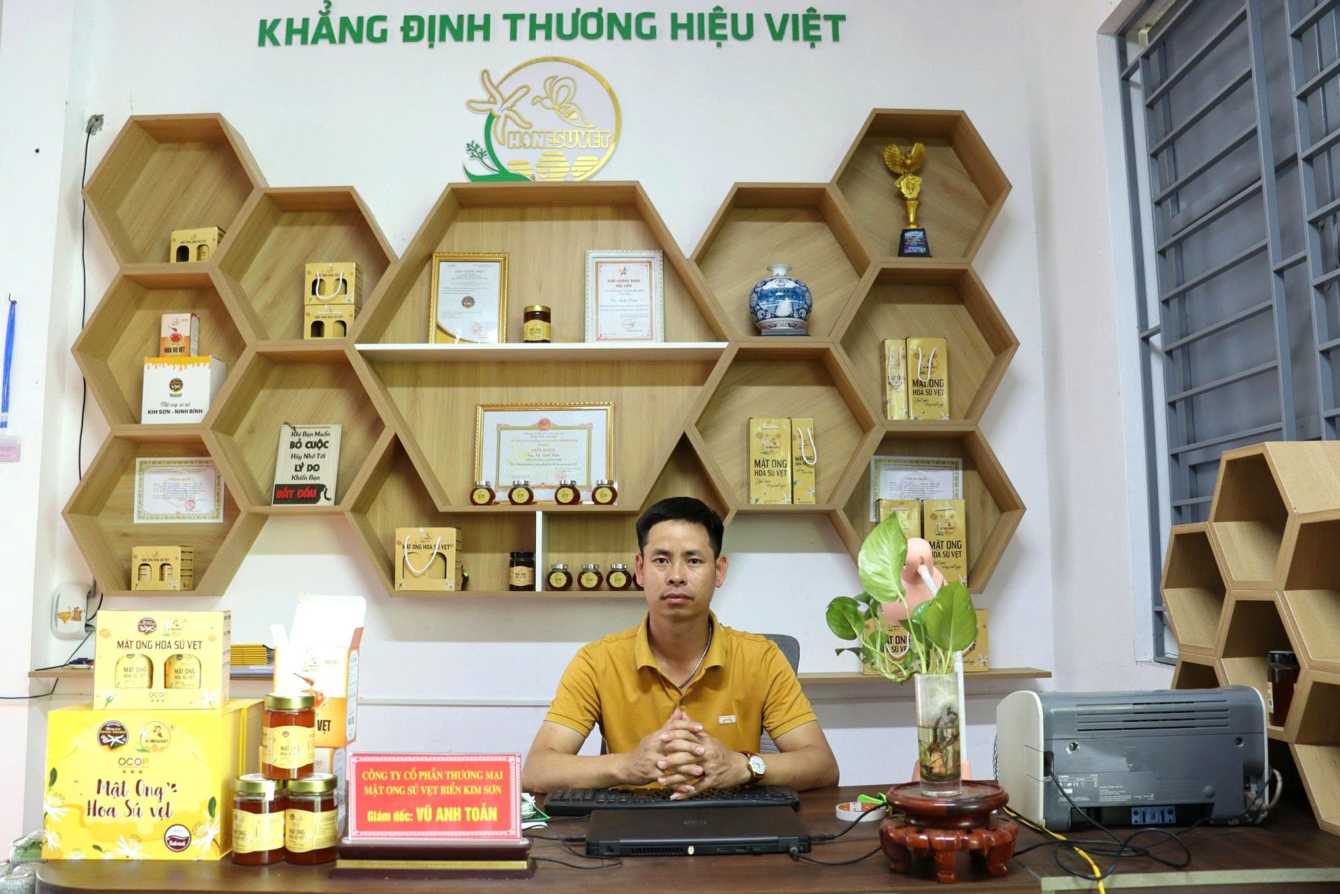Mật Ong Hoa Sú Vet Kim Sơn – Nâng tầm sản phẩm OCOP từ miền biển Ninh Bình thumbnail